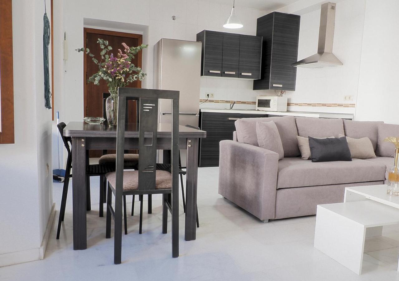 Sunny In The Historic Centre- Private Parking Apartament *